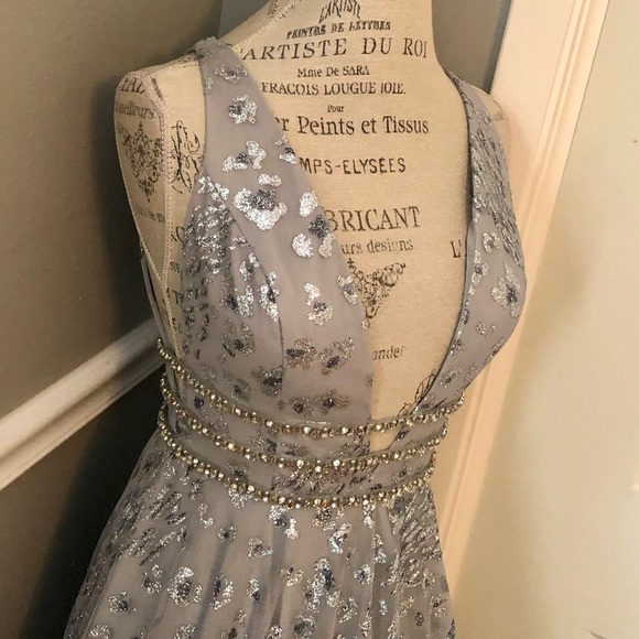 NEW JOVANI JVN SZ 2 SILVER JEWELED DEEP V FORMAL EVENING GOWN - Picture 5 of 16